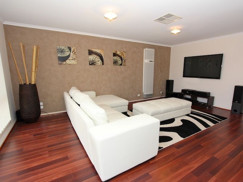 14 Meadow Lane, Para Hills West SA 5096