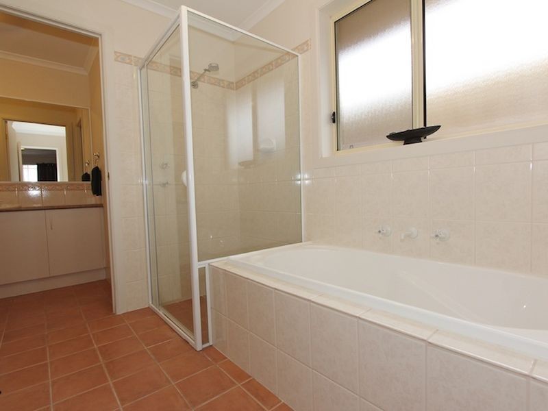 14 Meadow Lane, Para Hills West SA 5096