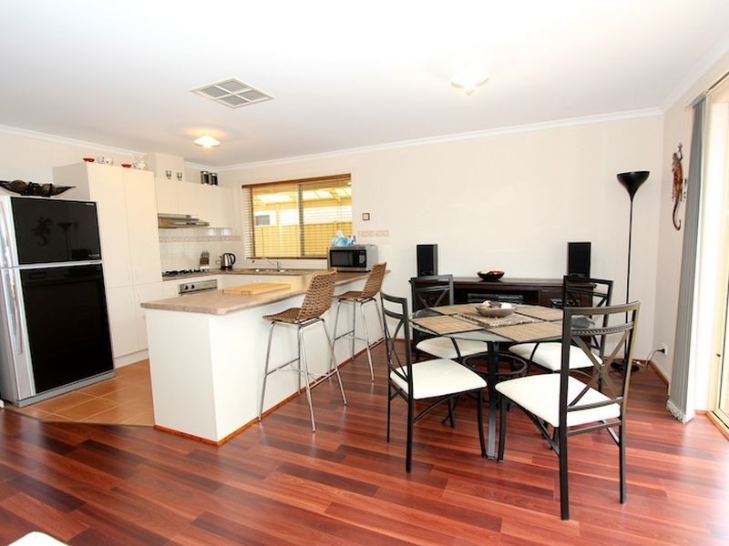 14 Meadow Lane, Para Hills West SA 5096