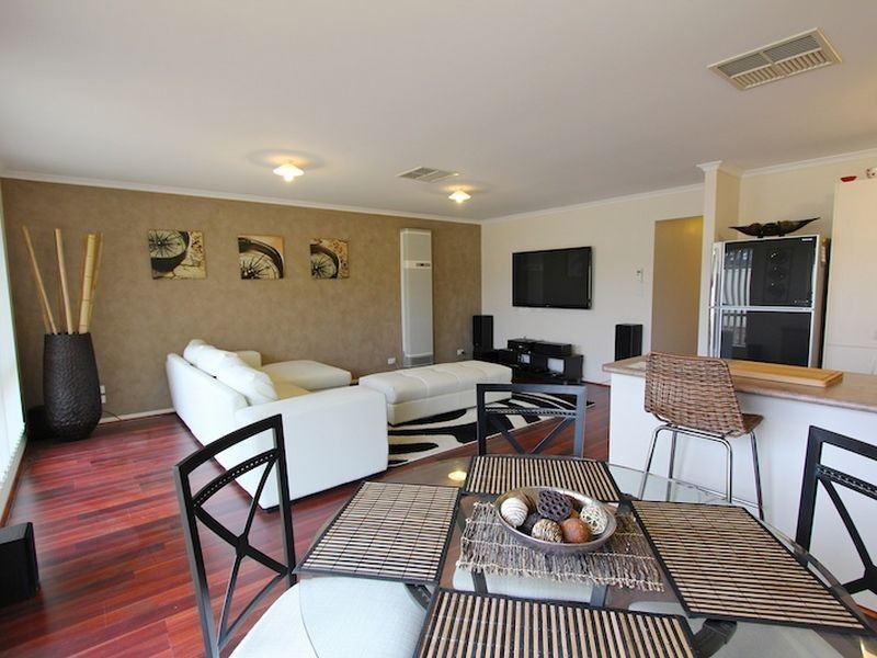 14 Meadow Lane, Para Hills West SA 5096