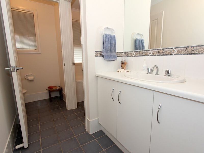 24 Lumsden Court, Evanston Park SA 5116