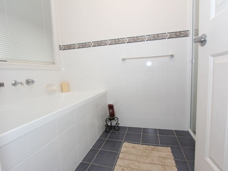 24 Lumsden Court, Evanston Park SA 5116