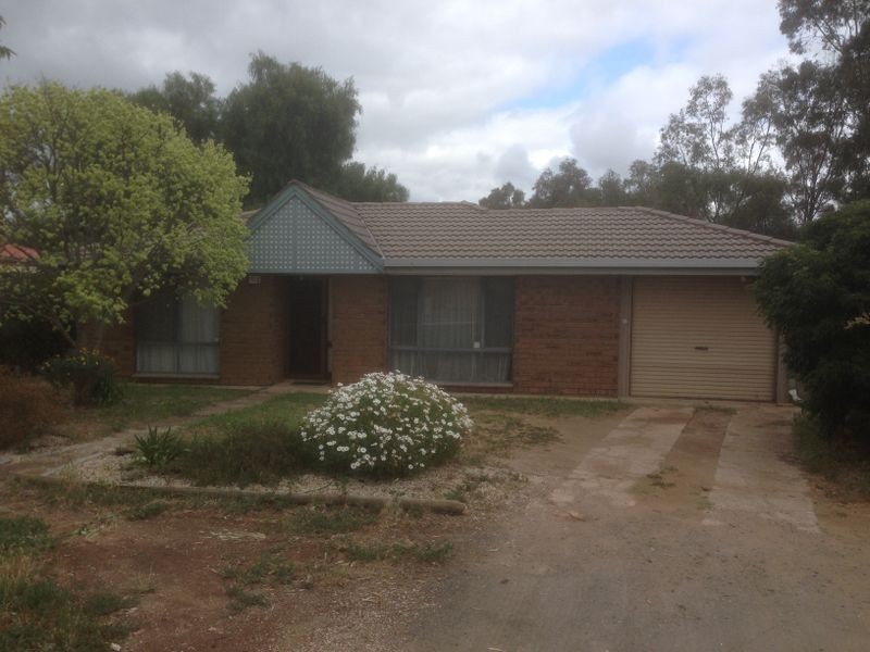 2 Railway Crescent, Evanston SA 5116