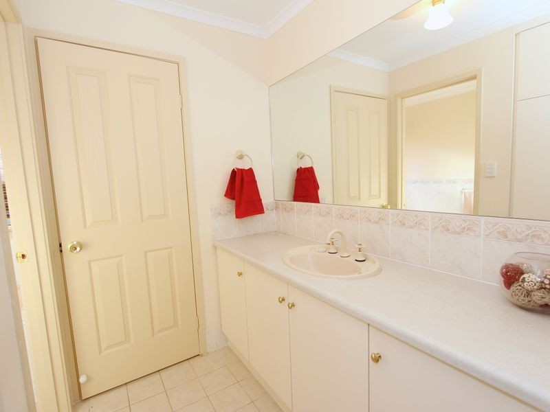 9 Lumsden Court, Evanston Park SA 5116