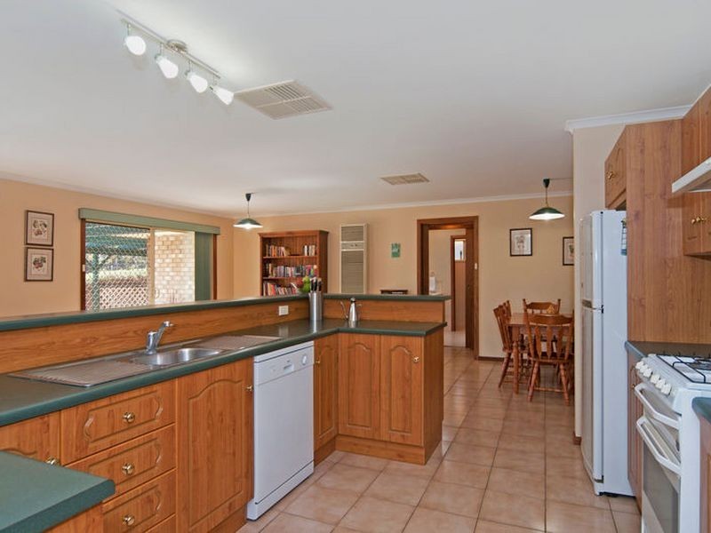 2 Purcell Grove, Evanston Park SA 5116