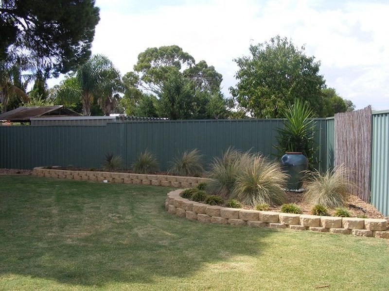 17 Lumsden Court, Evanston Park SA 5116