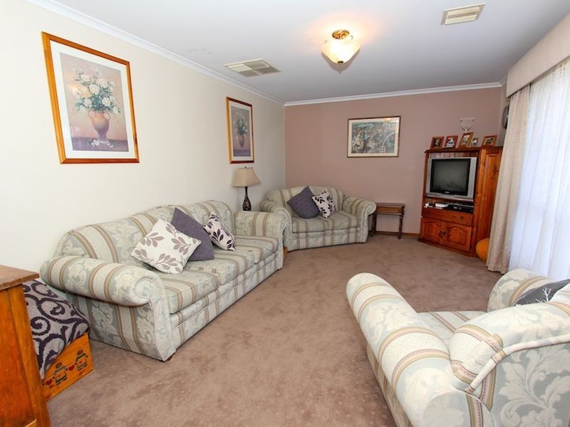 9 Ames Drive, Evanston Park SA 5116