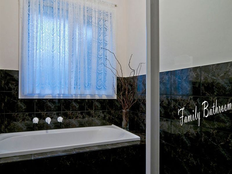 1 Sandpiper Way, Hewett SA 5118