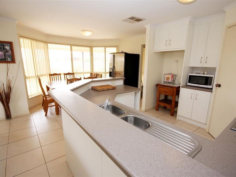 15 Lumsden Court, Evanston Park SA 5116