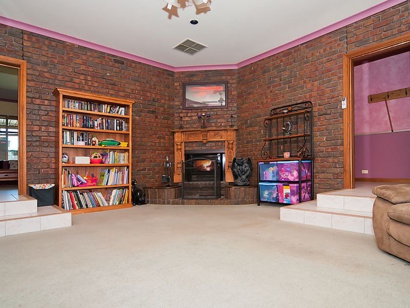 18 Bassett Crescent, Gawler East SA 5118