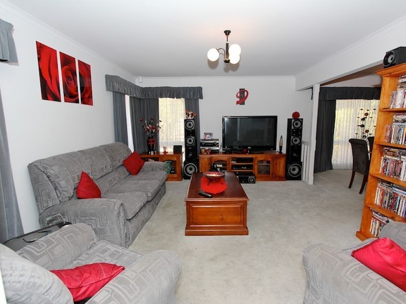 28 Holyoak Court, Hillbank SA 5112