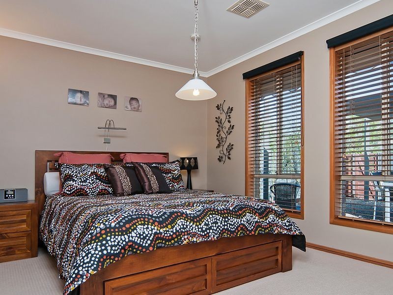 8 Parham Court, Evanston Park SA 5116