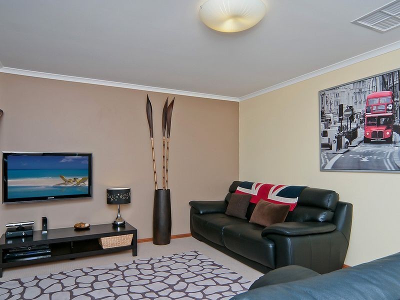 8 Parham Court, Evanston Park SA 5116