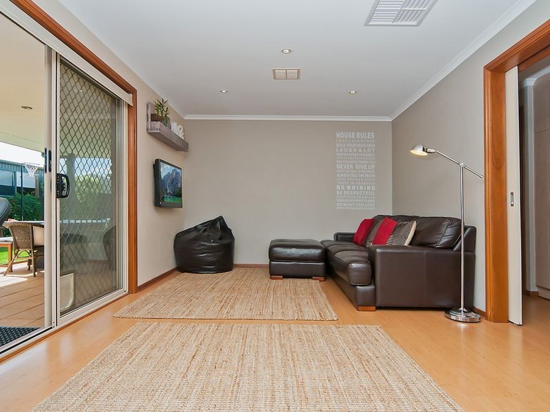 8 Parham Court, Evanston Park SA 5116