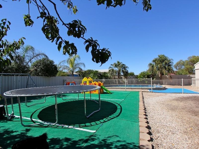 48 Jemalong Crescent, Roseworthy SA 5371