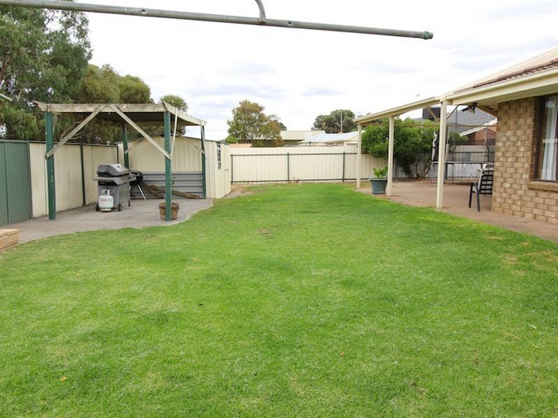 6 Robinson Road, Willaston SA 5118