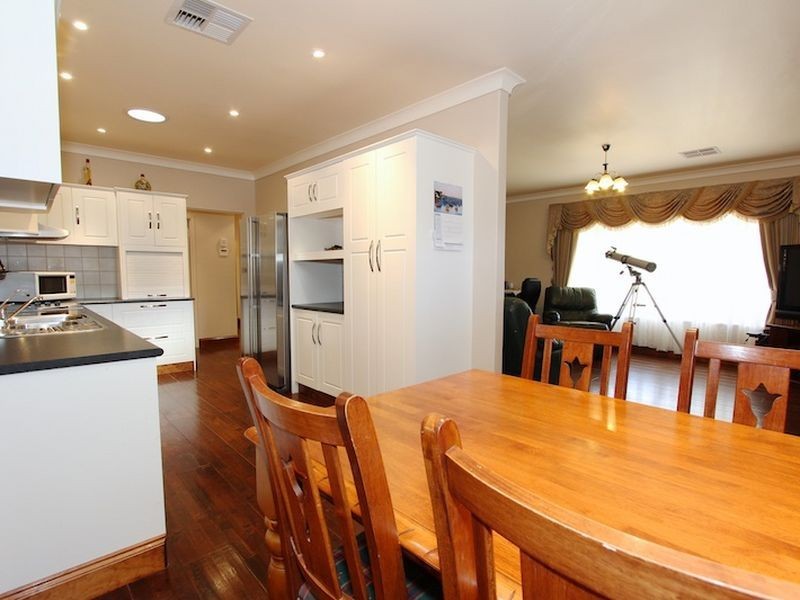 17 Paxton Street, Willaston SA 5118