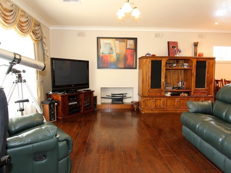 17 Paxton Street, Willaston SA 5118