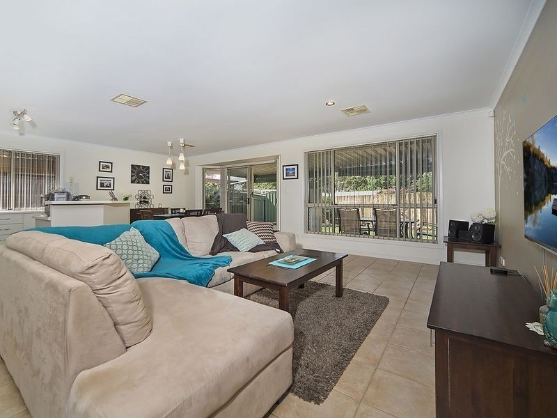 24 Lumsden court, Evanston Park SA 5116