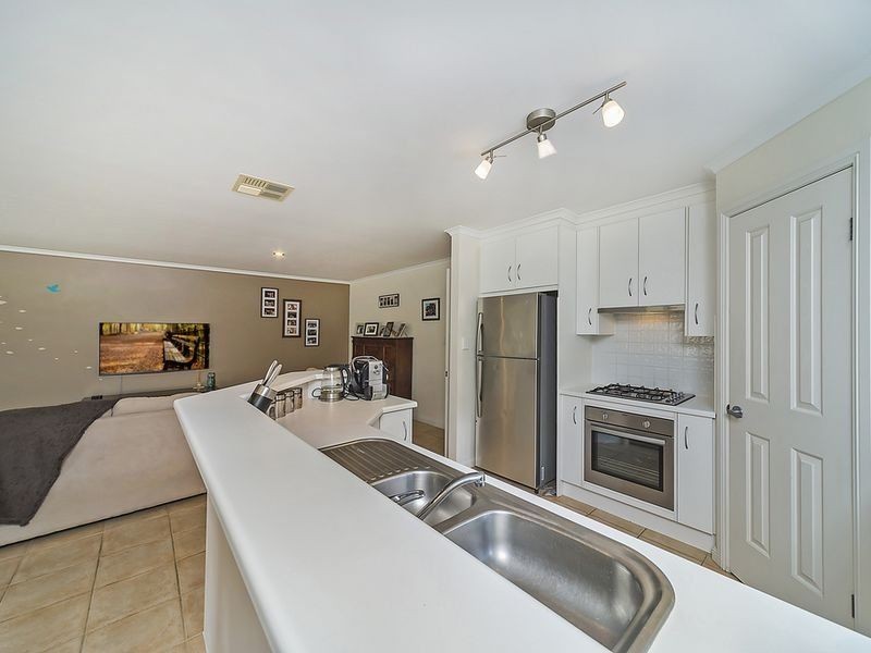 24 Lumsden court, Evanston Park SA 5116