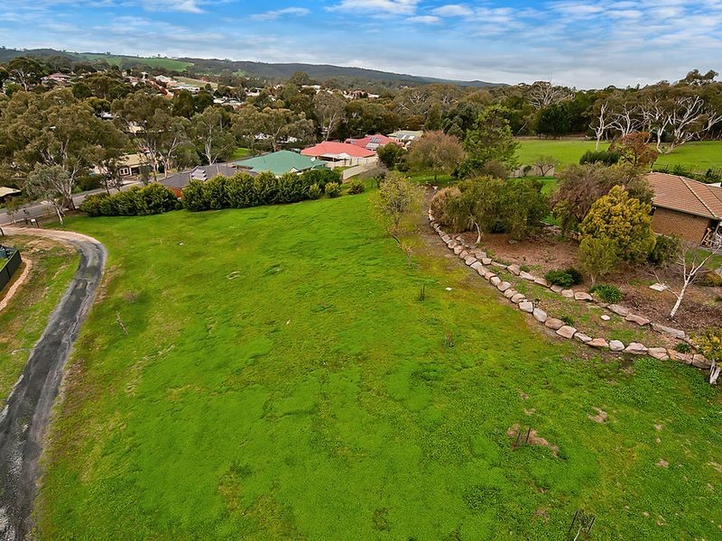 12 Whiteman Road, Williamstown SA 5351