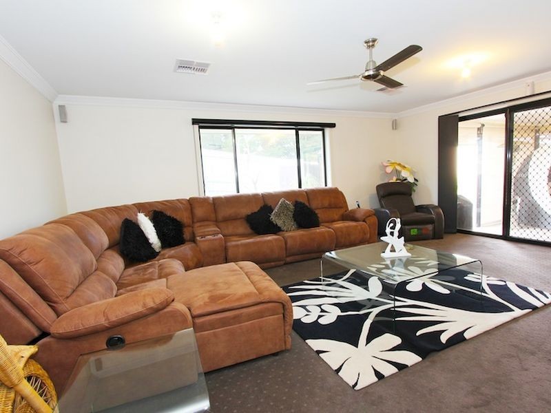 17 Selway Place, Evanston Park SA 5116