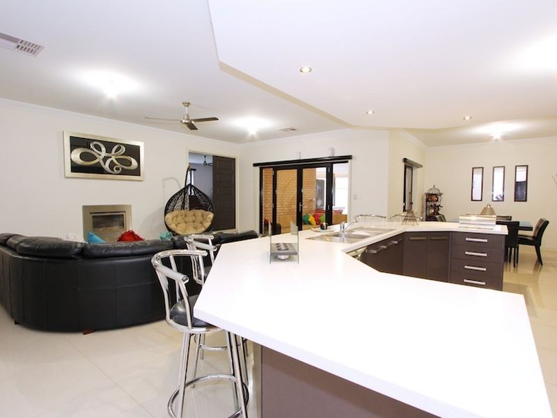 17 Selway Place, Evanston Park SA 5116