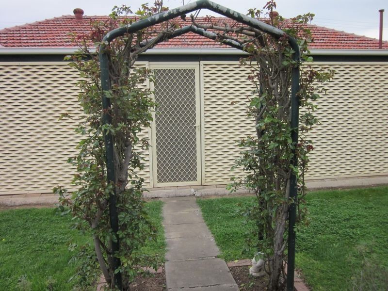 4 Swinden Street, Riverton SA 5412