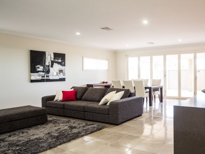 6 Issacs Way, Evanston South SA 5116