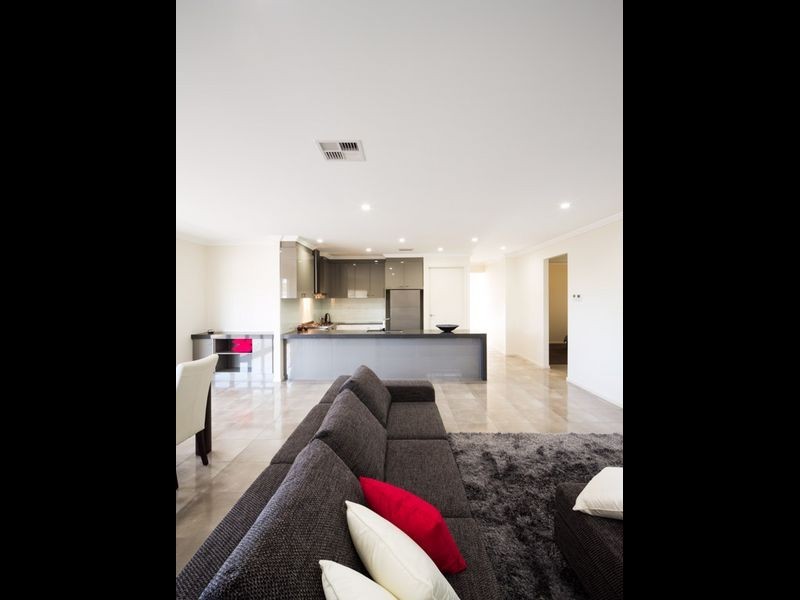 6 Issacs Way, Evanston South SA 5116