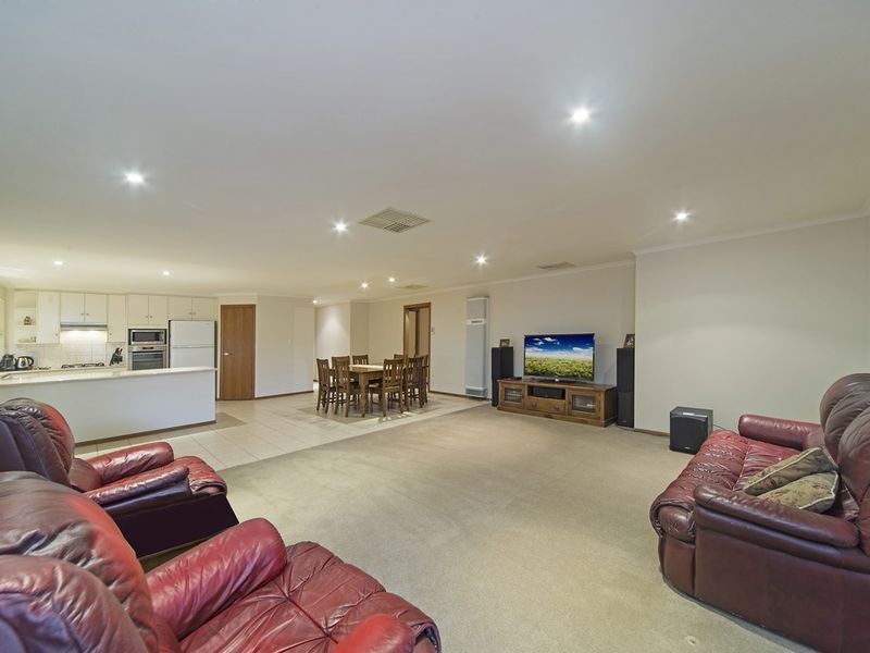 10 Smart Court, Evanston Park SA 5116