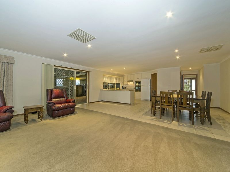 10 Smart Court, Evanston Park SA 5116