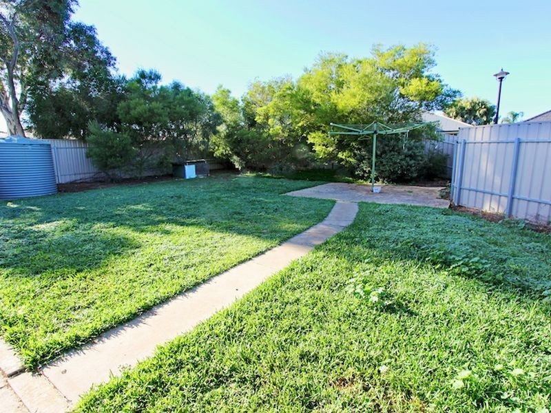 2 Sambell Court, Evanston Park SA 5116