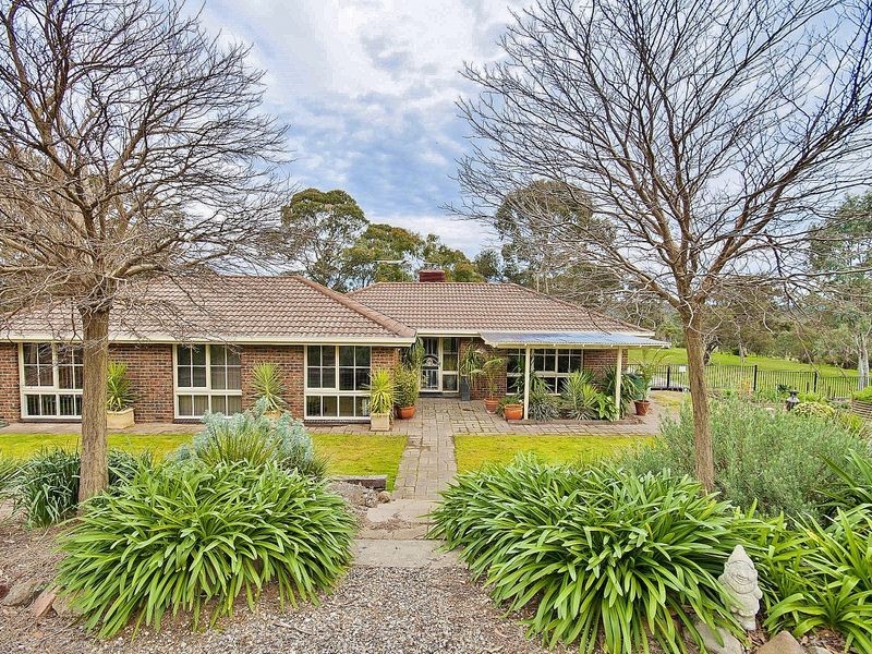 7 Whispering Wall Road, Williamstown SA 5351