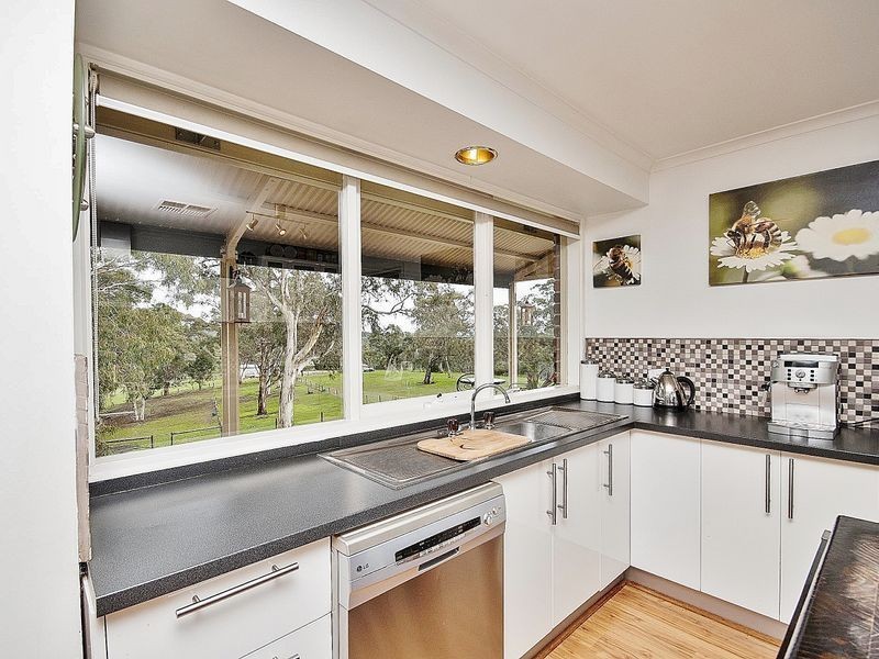 7 Whispering Wall Road, Williamstown SA 5351