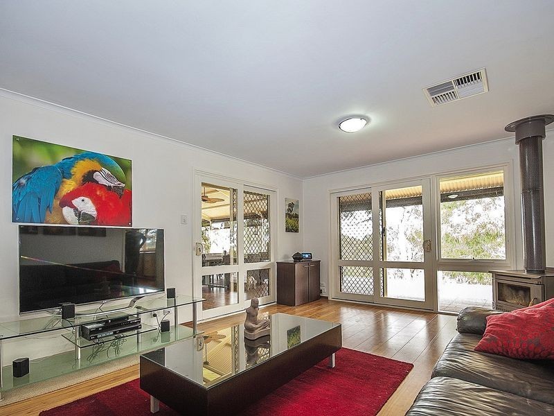 7 Whispering Wall Road, Williamstown SA 5351