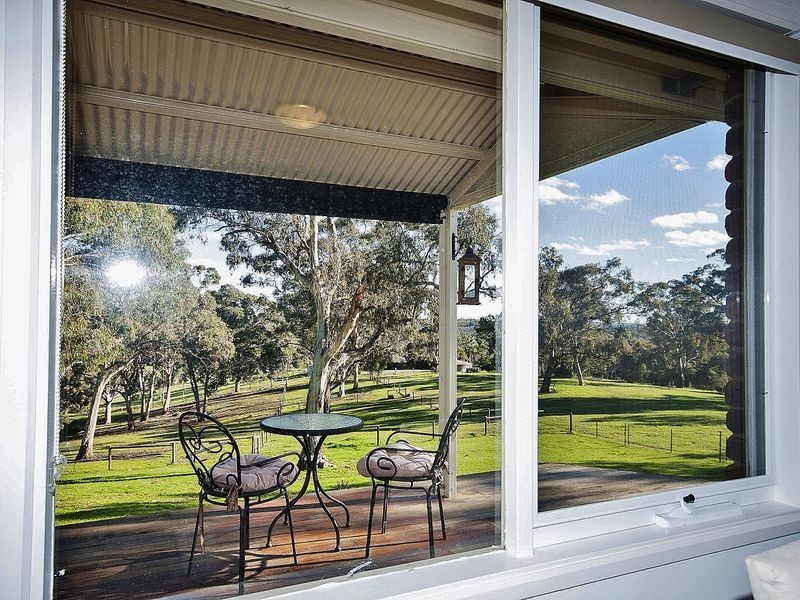 7 Whispering Wall Road, Williamstown SA 5351