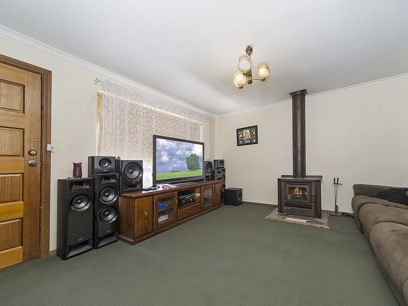 16 Commodore Parade, Andrews Farm SA 5114