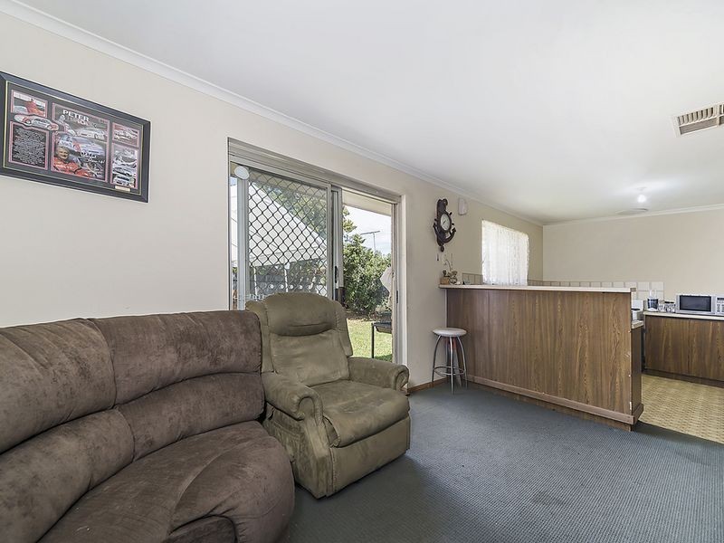 16 Commodore Parade, Andrews Farm SA 5114