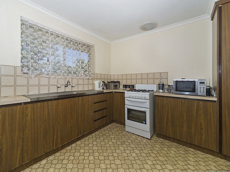 16 Commodore Parade, Andrews Farm SA 5114