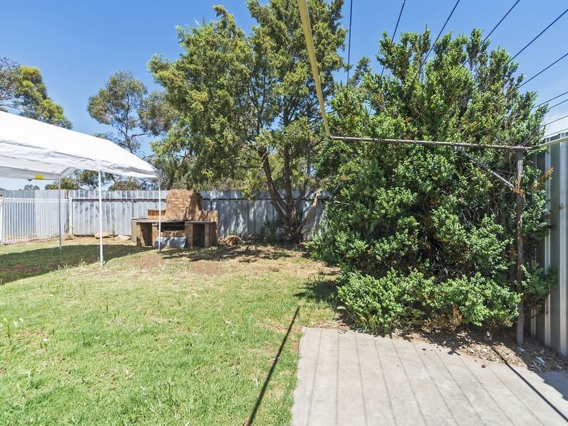 16 Commodore Parade, Andrews Farm SA 5114