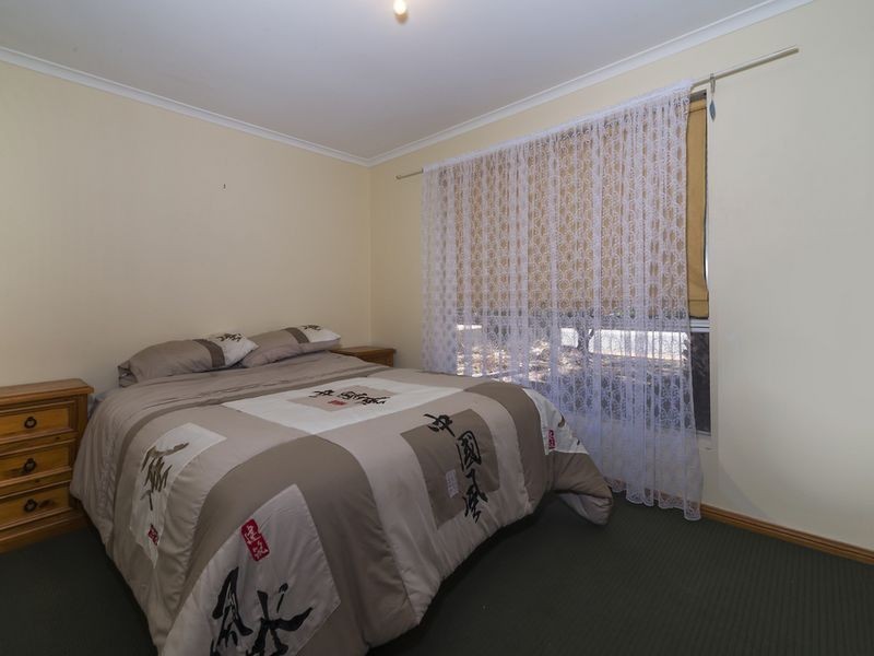 16 Commodore Parade, Andrews Farm SA 5114