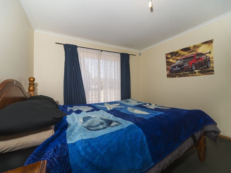 16 Commodore Parade, Andrews Farm SA 5114