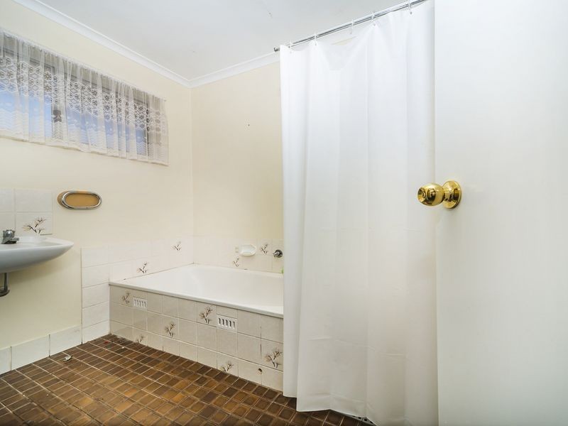 16 Commodore Parade, Andrews Farm SA 5114