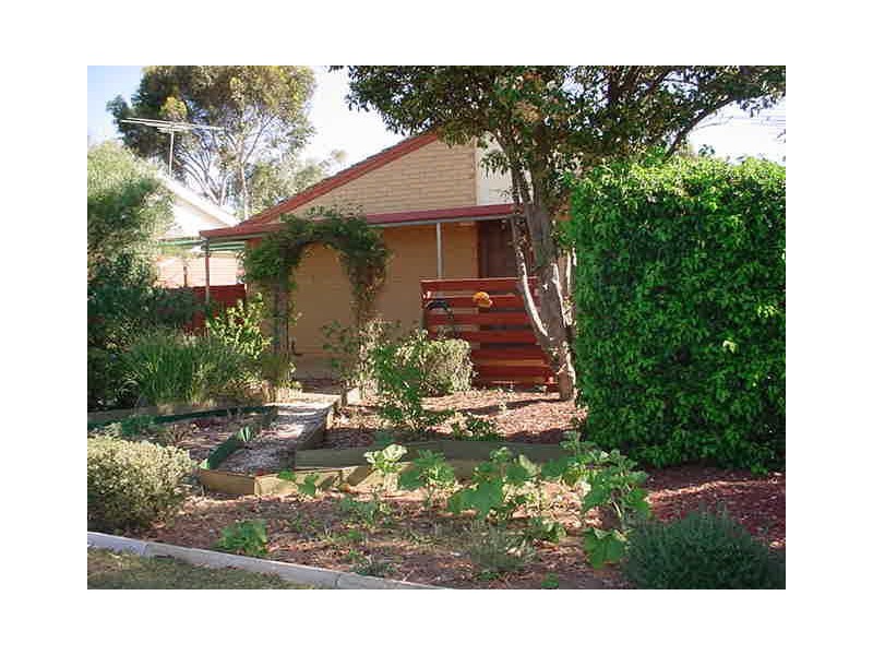 8 St Albans Road, Evanston Park SA 5116