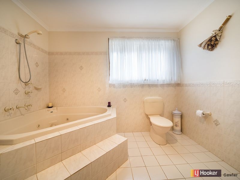 5 Linda Way, Evanston Park SA 5116