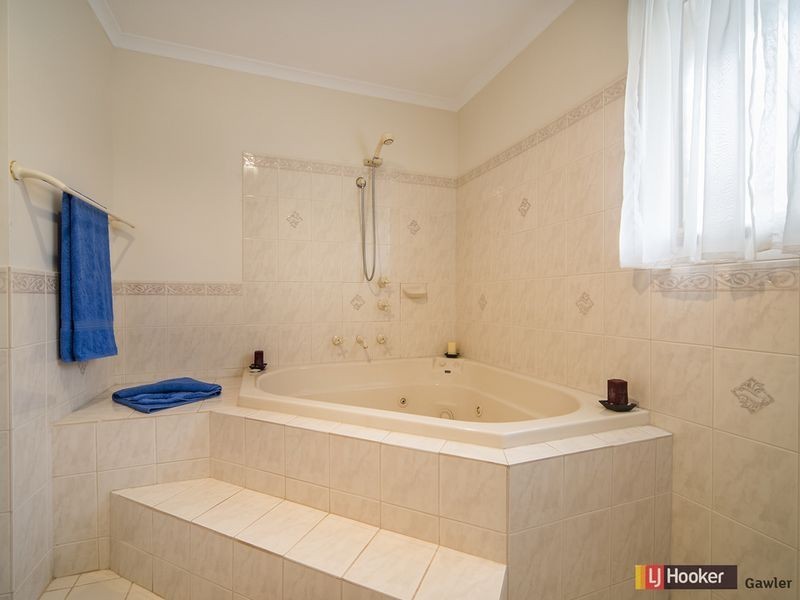 5 Linda Way, Evanston Park SA 5116