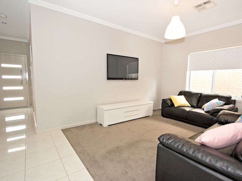 24 Martinique Walk, Mawson Lakes SA 5095