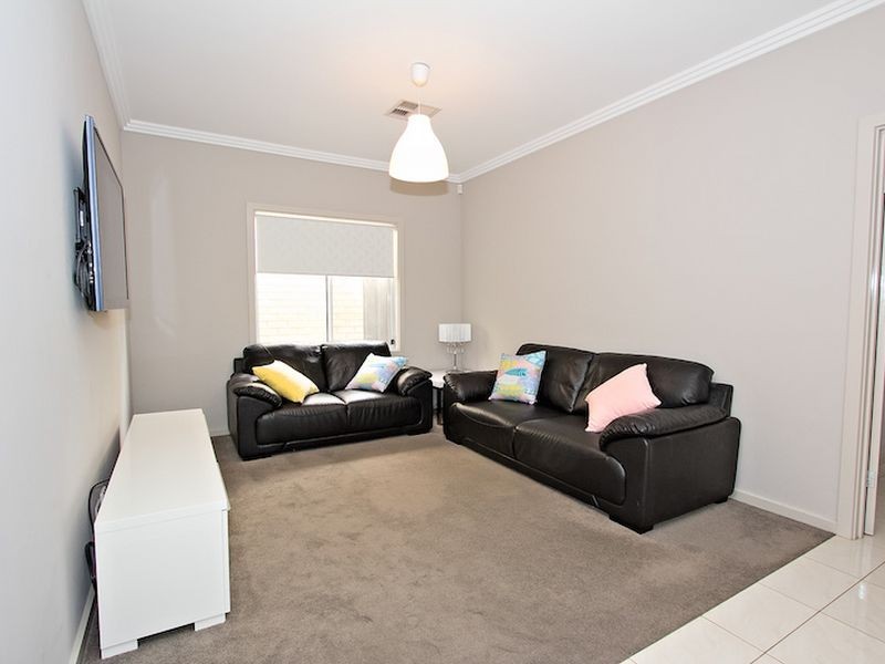 24 Martinique Walk, Mawson Lakes SA 5095