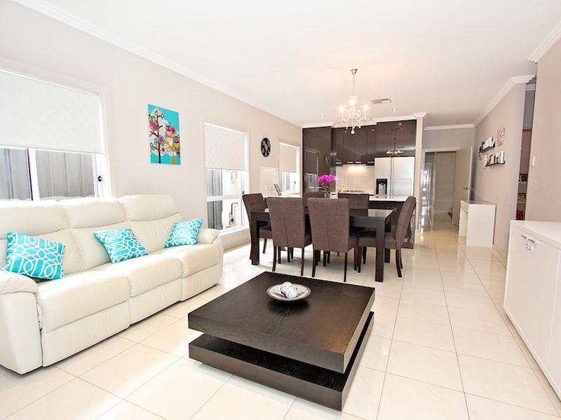 24 Martinique Walk, Mawson Lakes SA 5095